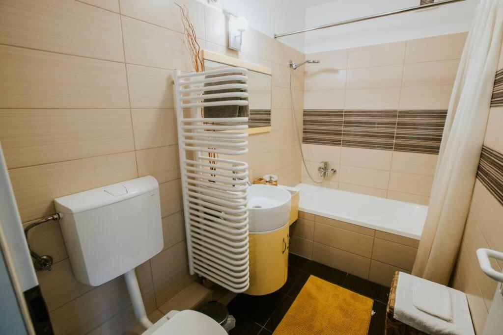 Nyugalom a belvárosban Szeged Esterno foto